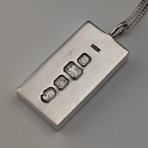 1977年英國純銀禧年錠吊墜,29.8克,搭配純銀項鍊,A&AJ